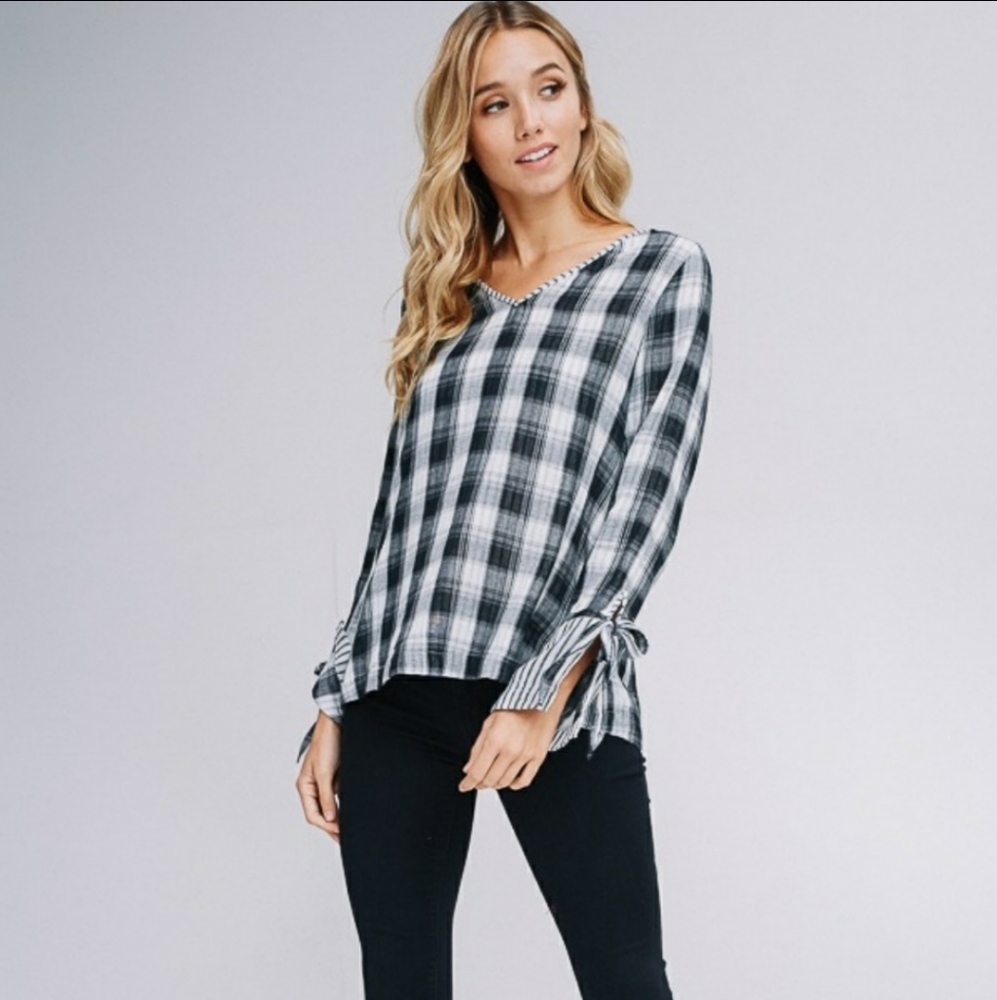 SALE🔥LAST 3! Checkers & Stripes V Neck Blouse